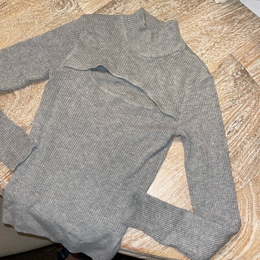 Divided Gray Cut Out Top XS